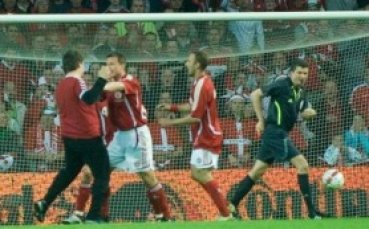 Треньорът на Дания се извини на съдията