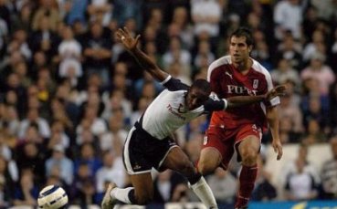 Дефоу иска да остане в Тотнъм