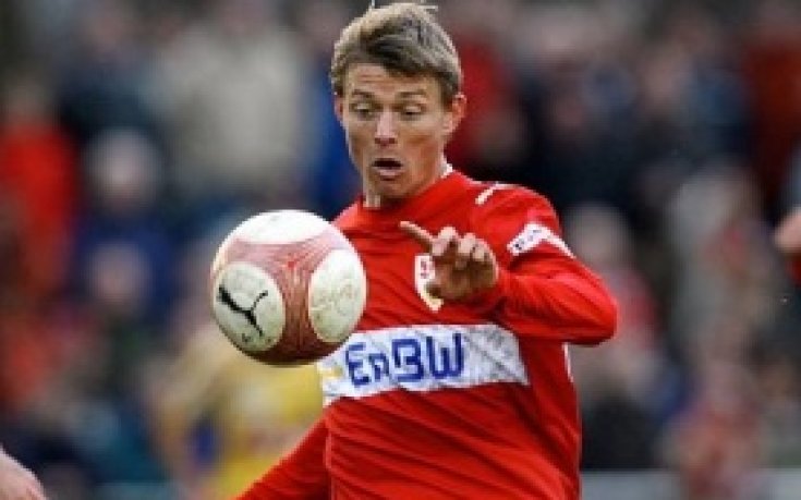 Томасон остава във Виляреал