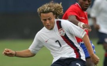 Лацио и Рома в битка за американец