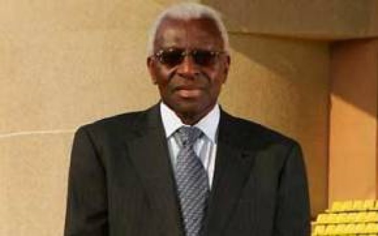 Футболен треньор с 15 деца печели трети мандат начело на ИААФ