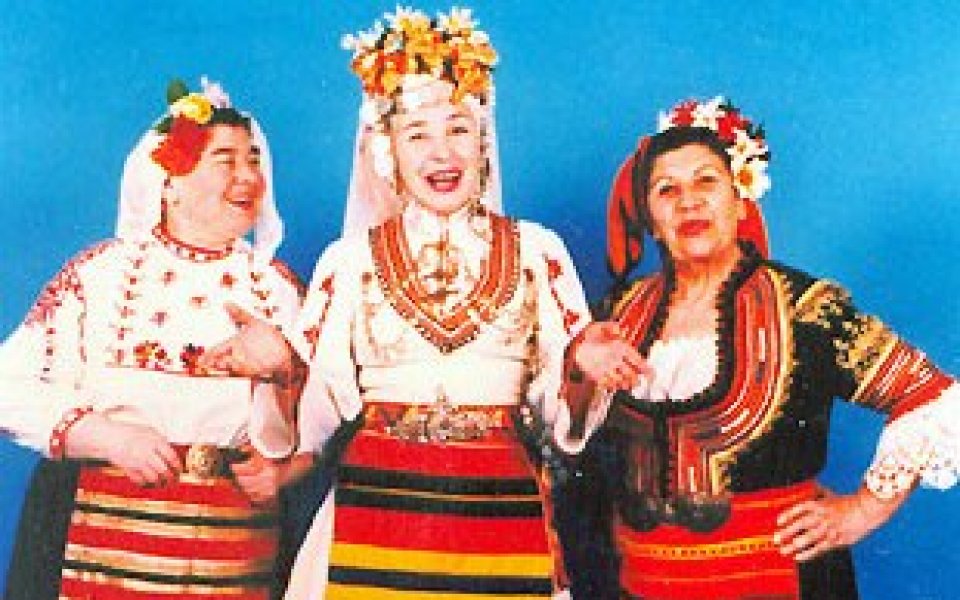 Футболното „Трио българка” пя в синхрон