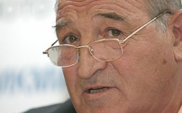 Пенев вика играч на Локо Сф на мястото на Божинов