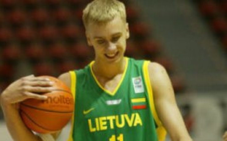Литовец подписа с Хувентуд