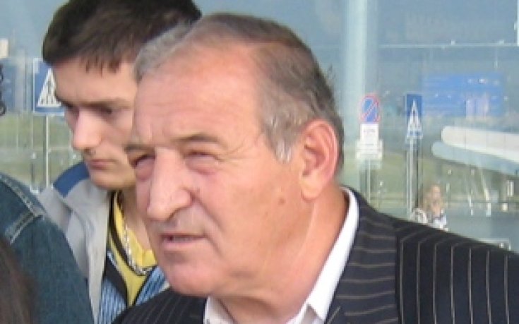 Щангистки се снимат за кадем с Пената