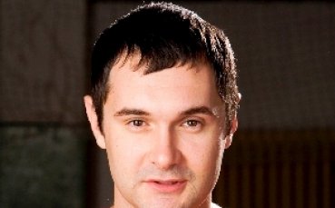 Разцепиха веждата на Младенов в Кипър