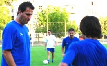 Черноморец започва новия стадион след година