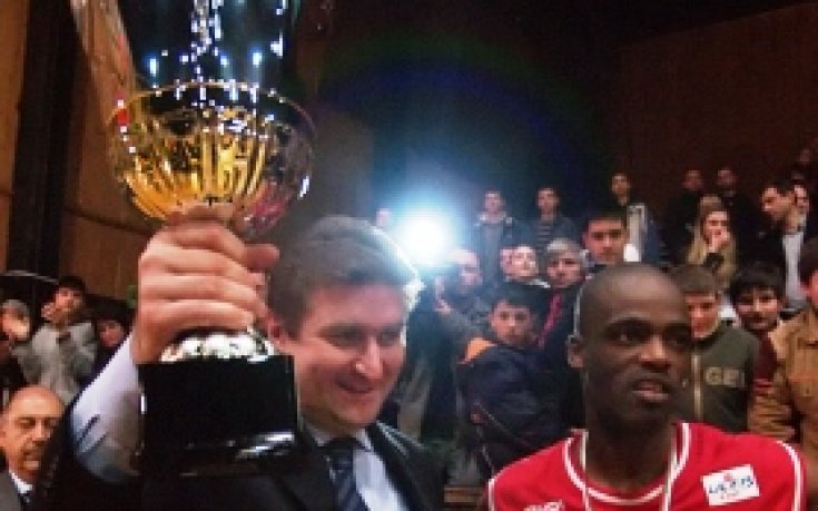 Валентин Златев рамо до рамо с боса на Евролигата в Рига