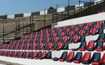 Феновете на Локо Пд искат среща с Румен Петков