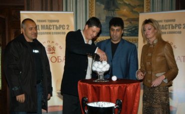 Кметове и футболни звезди в битка на корта за Труд Мастърс 2