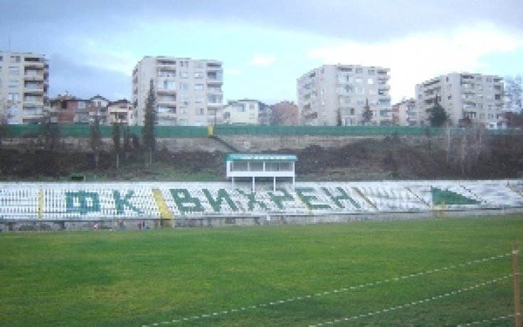 Вихрен играе за сефте на новия изкуствен терен