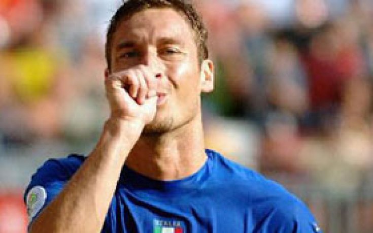 Тоти се завръща в националния тим на Италия