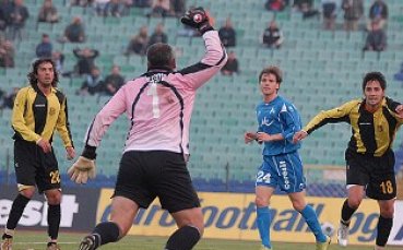 Арсов под въпрос за Литекс