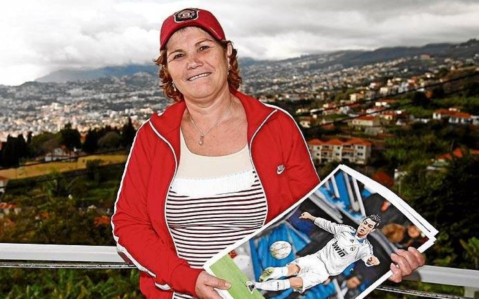 Майката на Кристиано: Искам да видя сина си в Реал Мадрид