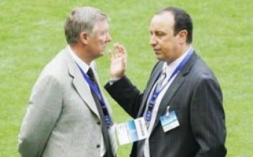 Алекс Фъргюсън се застъпи за Бенитес