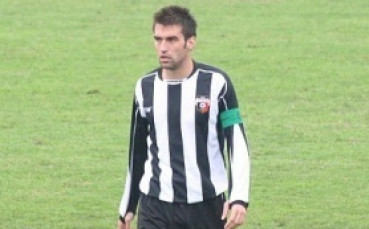 Камбуров подписа официално с Астерас