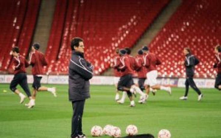 Капело насмете английските национали