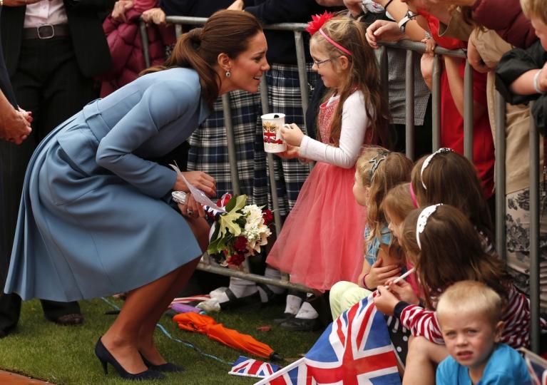 Херцогът и херцогинята на Кеймбридж са на 19-дневна обиколка в Нова Зеландия и Австралия.