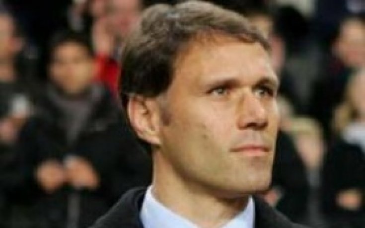 Аякс почти спазари Марко Ван Бастен