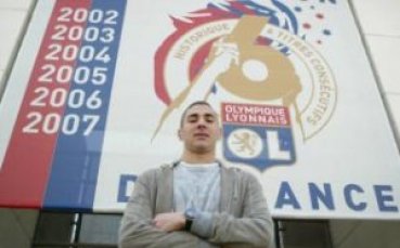 Барселона започва преговори за Бензема