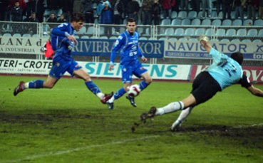 Гонзо играе цял мач при загуба на Риека