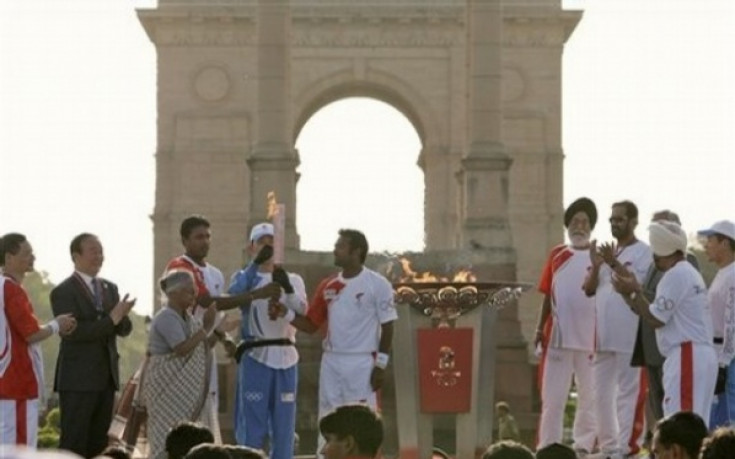 Щафетата с олимпийския огън бе възобновена