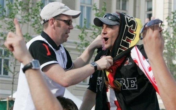 Немски фенове задържани в Клагенфурт