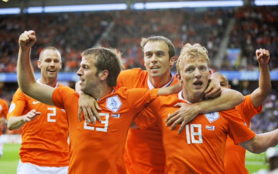 Холандия оскуба „петлите”, класира се първи в групата