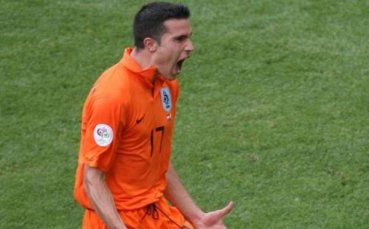 Ван Перси: Няма да пуснем на Румъния