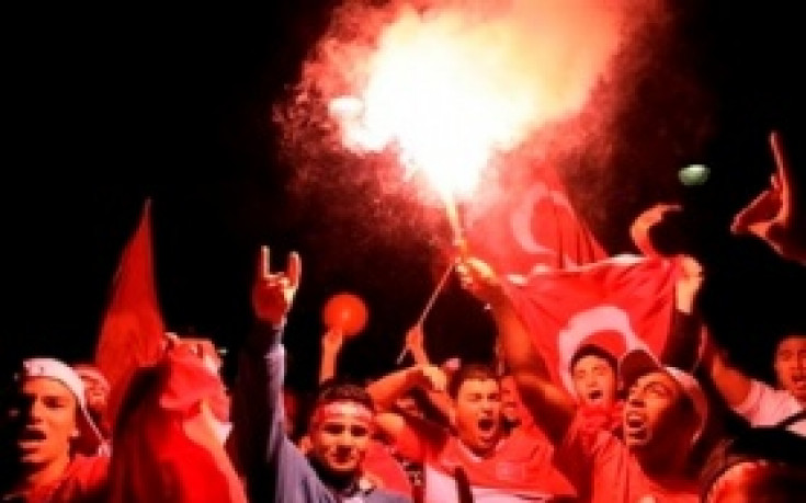 Стрелял по турски фенове се предаде