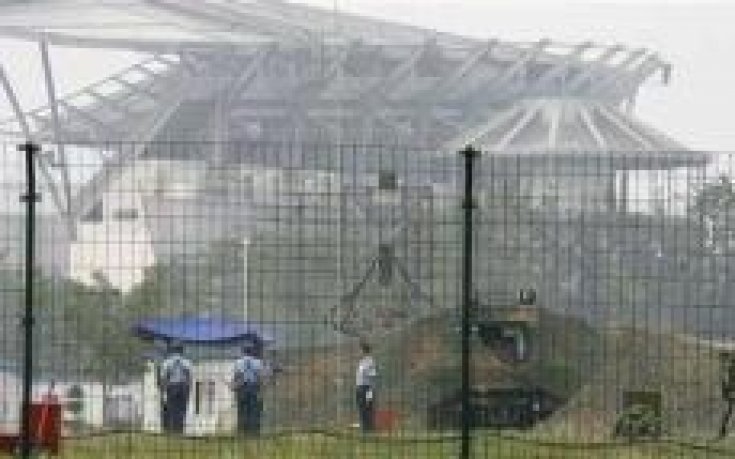 Гардове с картечници бдят за сигурността на летището в Пекин