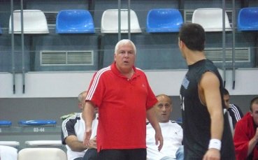 Пини взима двама от американците в Полша