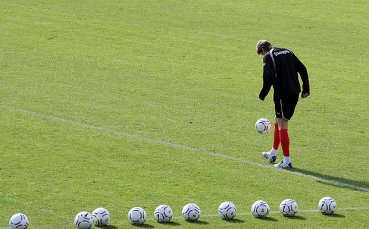 Националите почнаха без Мартин и Стилиян