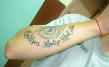 Левскар се татуира