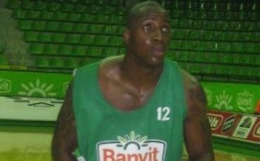 Нигериецът на ЛукОйл от летището – на тренировка