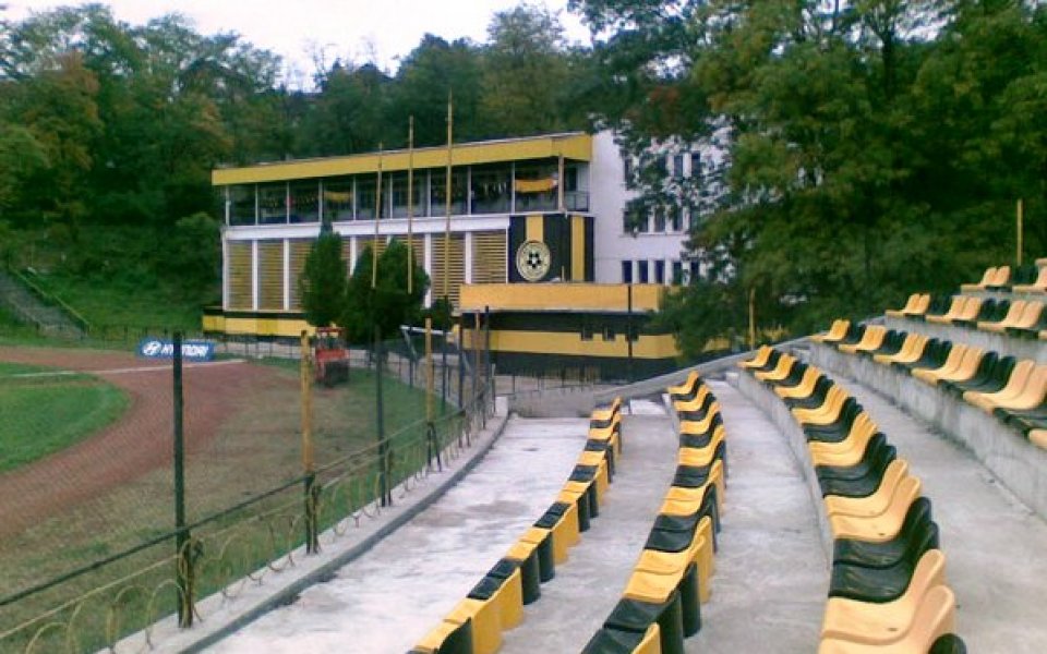 Стадионът на Миньор готов за мача с Левски