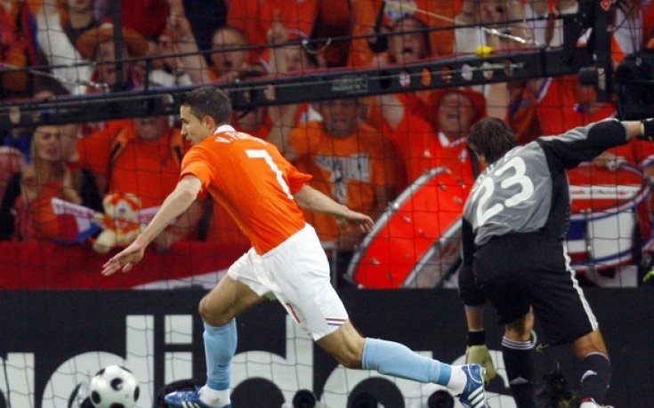 Ван Перси може да се завърне срещу Норвегия