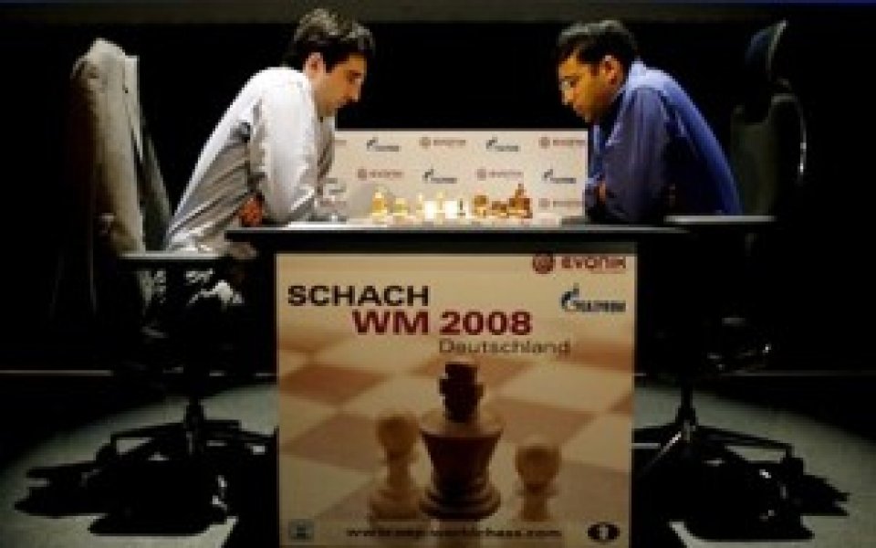 Крамник и Ананд започнаха с реми битката за световната титла