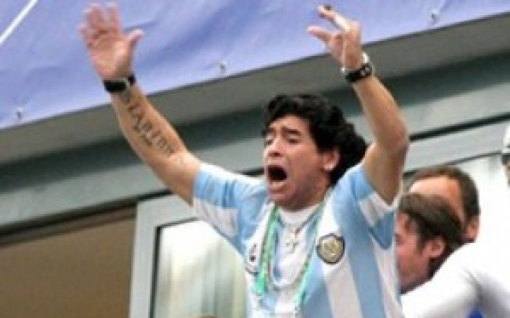 Марадона отива до Англия, за да гледа Тевес и Масчерано