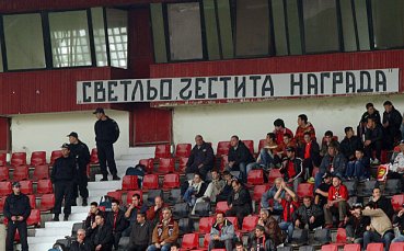 Агитката на Локо София честити на Свельо Табаков