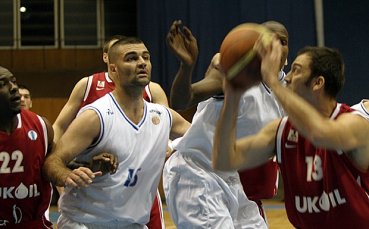 Васко Евтимов с оферти от Шоле и Реджо Емилия
