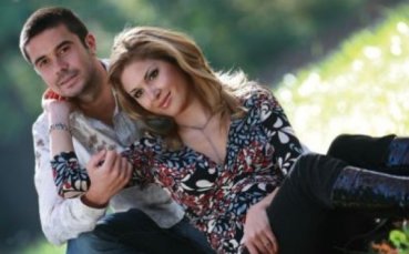 Жената на Данчо Тодоров вършее в новия клип на Алисия