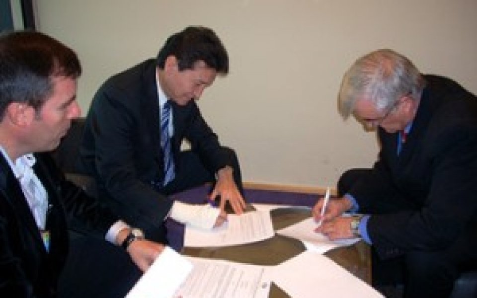 FIDE и БФ Шах подписаха договора за Топалов-Камски