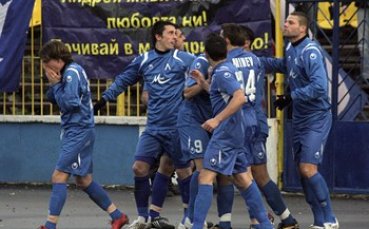 Детска агитка от Плевен наблюдава тренировката на Левски