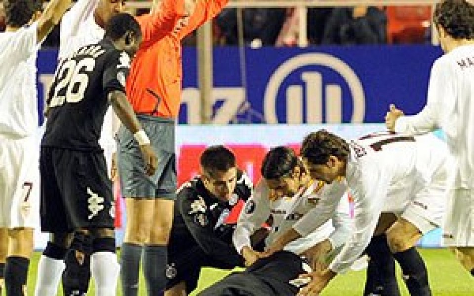 Футболист на Партизан припадна срещу Севиля