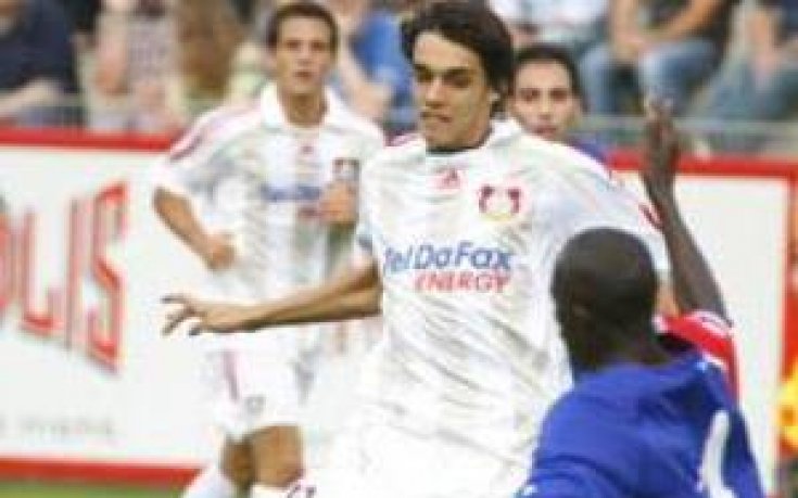 Курдов донесе победа на Байер в сетния миг