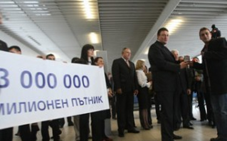 Футболист се оказа тримилионният пътник на Летище София
