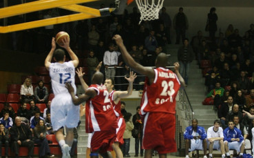 Сашо Везенков