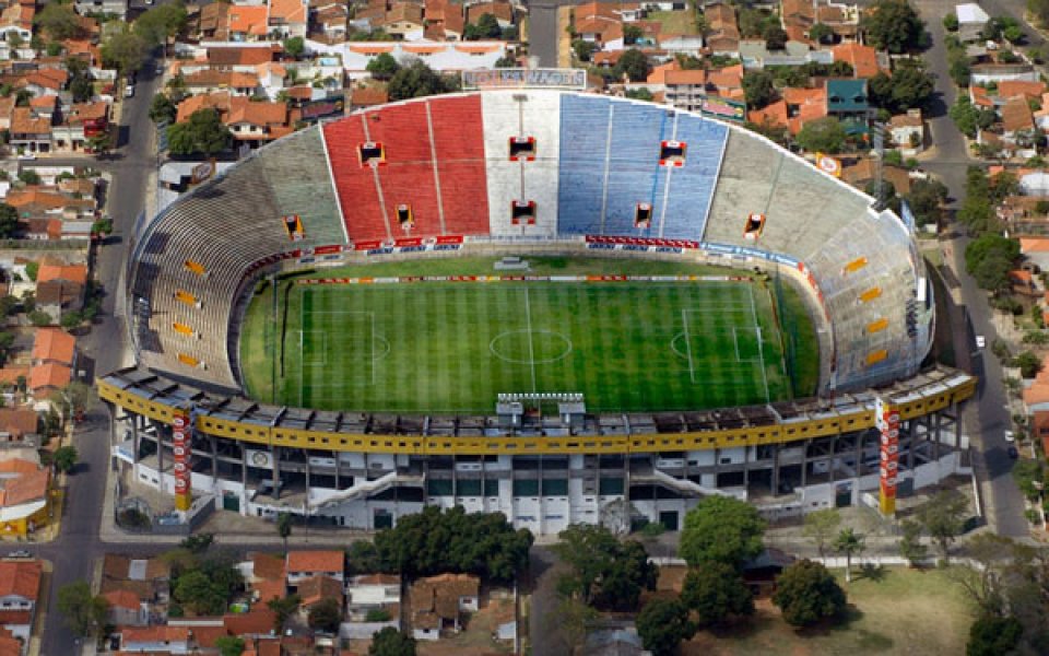 Затварят националния стадион в Парагвай