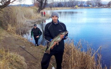 Син гигант хвана гигант